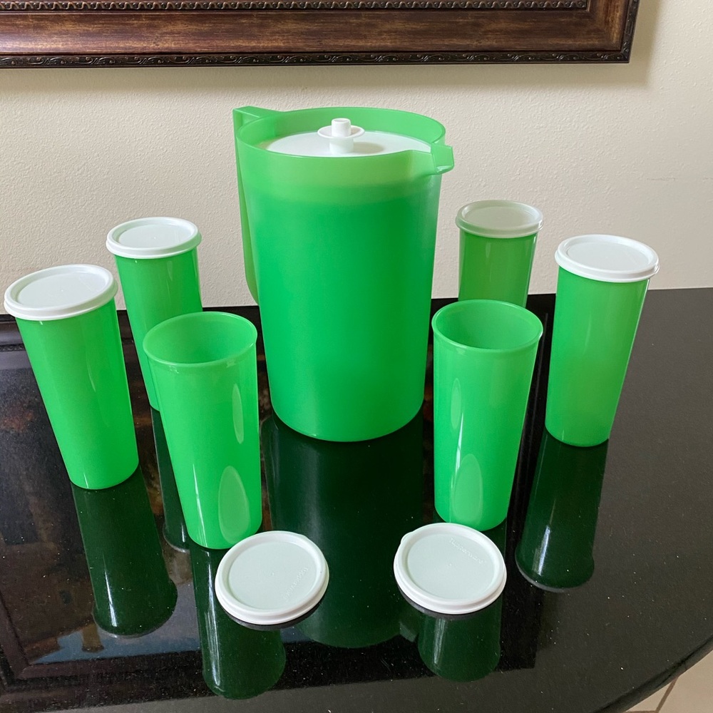 Tupperware Pitcher & Tumblers Set